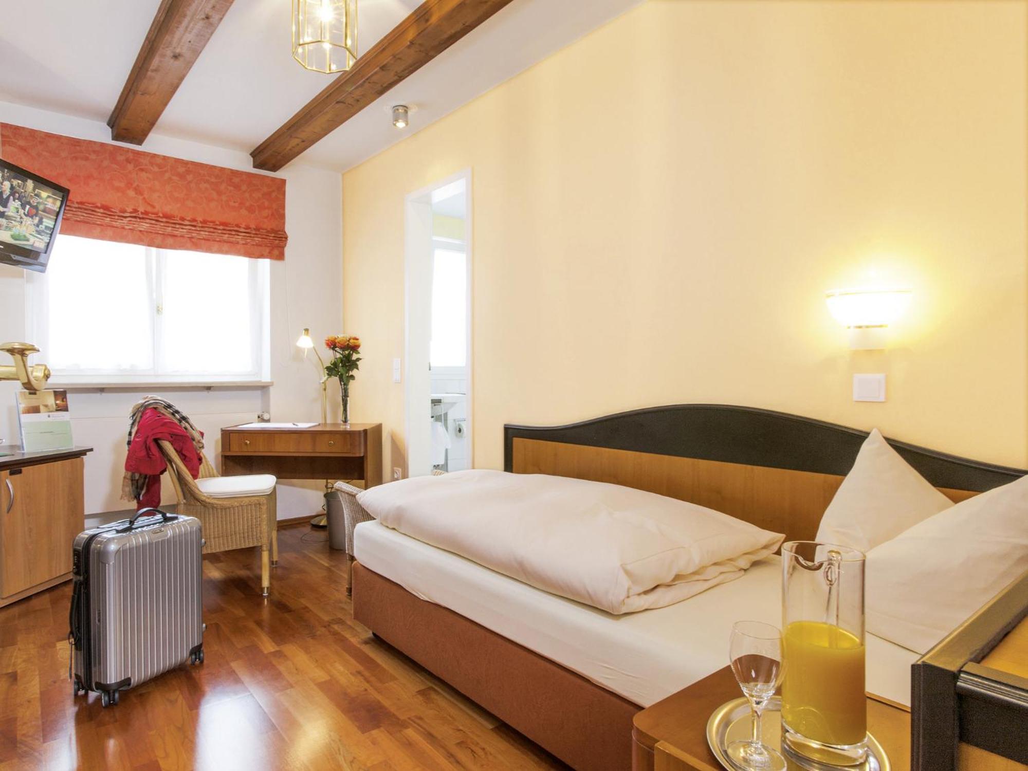 Hotel Muenchner Hof Und Blauer Turm Регенсбург Екстериор снимка