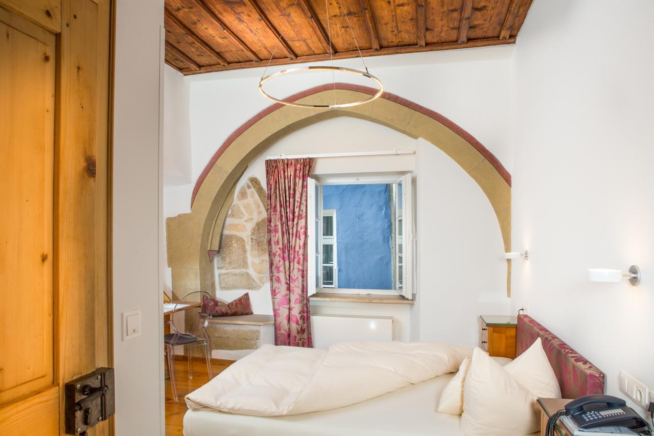 Hotel Muenchner Hof Und Blauer Turm Регенсбург Екстериор снимка