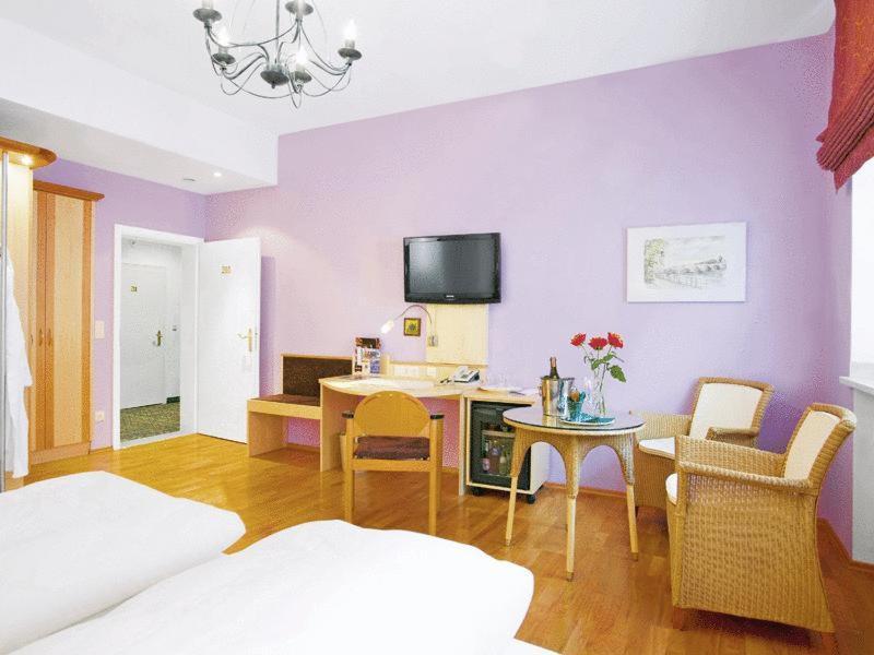 Hotel Muenchner Hof Und Blauer Turm Регенсбург Екстериор снимка